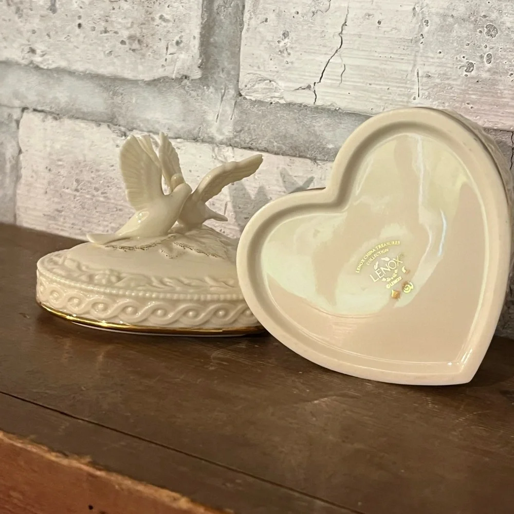 Lenox Doves Of Peace Heart Trinket Box‎ Wings Of Love Intricate Floral Gold Trim